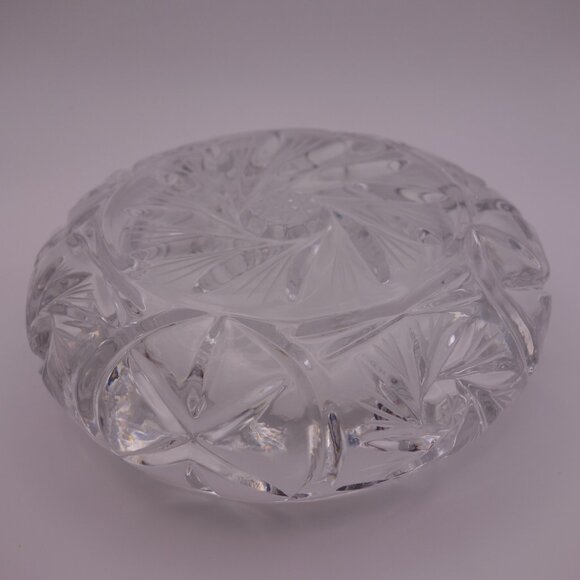 Circle Ash Tray with Pinwheel Pattern & Some Weight To It! - Picture 11 of 16